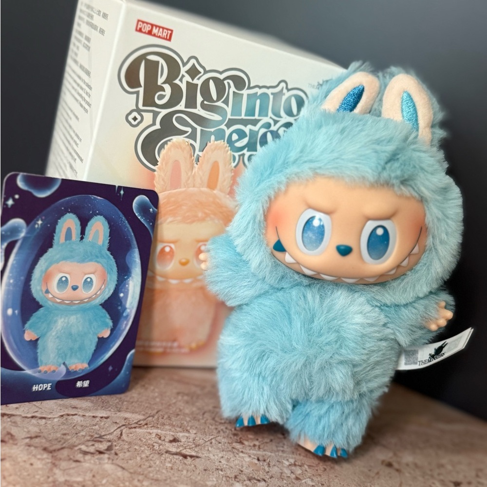 AUTHENTIC NEW Pop Mart LABUBU Big Into
Energy Vinyl Plush - HOPE